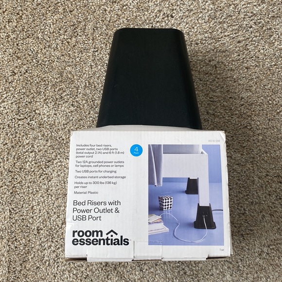 Room Essentials Bed Risers With Power Outlet & USB Port - Picture 4 of 7